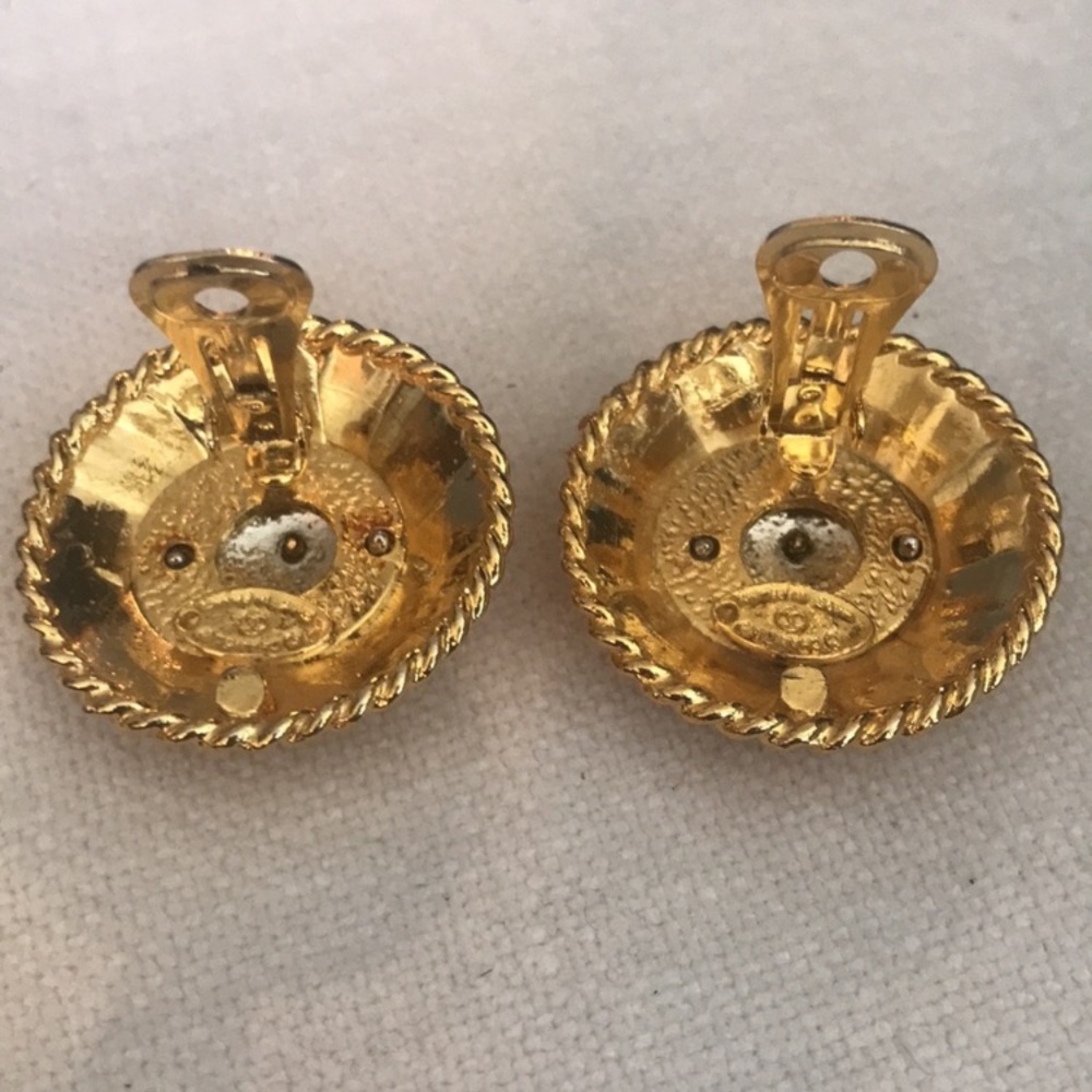 CHANEL Vintage Gold-Tone & Silver-Tone Clip On Earrings - Picture 4 of 13